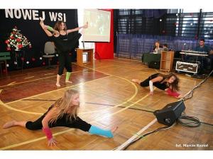 Grupa taneczna gimnazjalistów Grupa taneczna gimnazjalistów